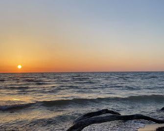 Oasis by the Bay Vacation Suites - Wasaga Beach