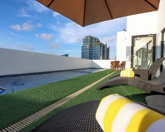 Privato Makati - Makati - Pool