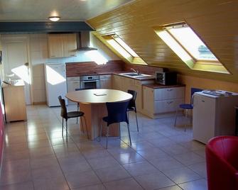 Apartment with 2 bedrooms in Saint Pol de Leon with wonderful sea view enclosed garden and WiFi - Saint-Pol-de-Léon - Dining room