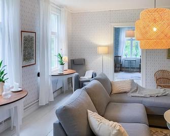 4 Bedroom Stunning Home In Ödeshög - Ödeshög - Sala de estar