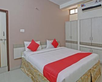 OYO Flagship Seeri Lodge - Gulbarga - Bedroom