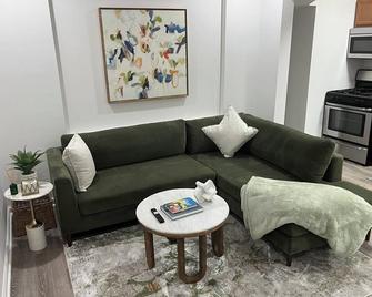 DC Tranquil 2br W/ Laundry, Parking & Dishwasher - Washington D. C. - Sala de estar