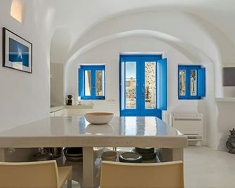 Crown of Fira - Firostefani - Yemek odası