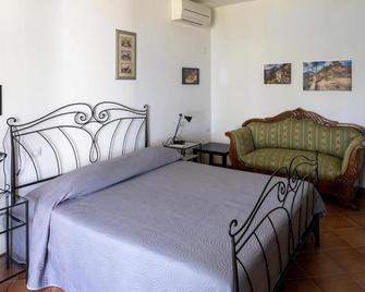 Tra Gli Ulivi - Pietra Ligure - Habitación