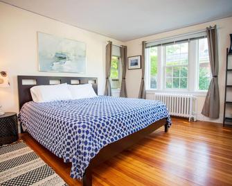 6 BR Monthly Rental in Newport, Great Location!Walk to Cliff Walk, Beach, Thames - Newport - Bedroom