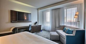 Courtyard by Marriott Montreal Brossard - Brossard - Habitación