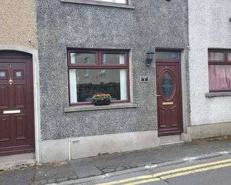 Minimum Stay two Nights - Larne - Gebäude