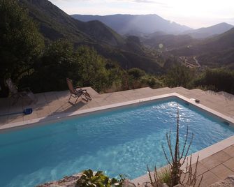 Traditional house completely renovated with view of the Ventoux and swimming pool - Montbrun-les-Bains - Bazén
