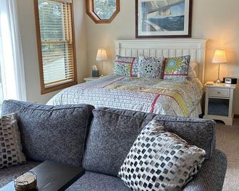 Charming West Sound studio apartment with beach access! - Eastsound - Bedroom