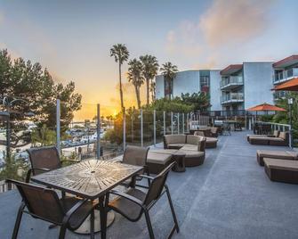 Beach Front Condo - Min 60 Day Stay - Redondo Beach - Patio