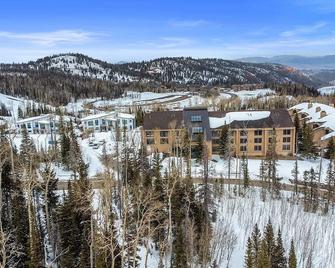 Mountain Getaway and Pool at Brian Head Ski Resort - Brian Head - Outdoors view
