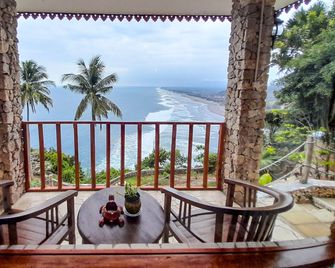 Edge Resort Yogyakarta - Pundong - Balcón
