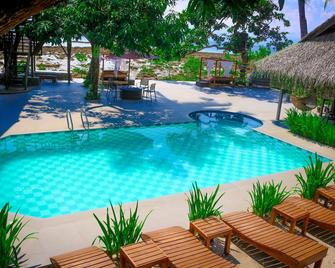 Seasta Beach Resort - Baler - Piscina