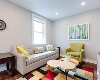 3 Bed 2 Bath Tourist House near Kendall Square - كامبريدج - غرفة معيشة