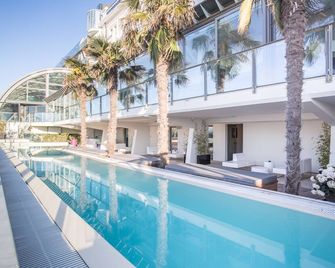 Kursaal Hotel - קתוליקה - בריכה