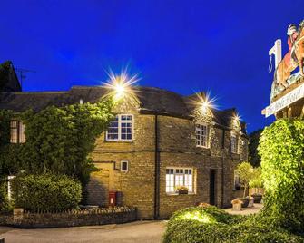 The Holt Hotel - Bicester - Building