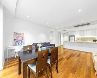 2BR Apartment in heart of Burwood - 雪梨 - 餐廳