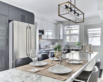 Quebec city Downtown River Sidewalk 2 Free Parking - Québec City - Dining room