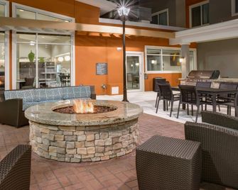 Residence Inn by Marriott Shreveport-Bossier City/Downtown - Bossier City - Innenhof