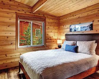 Snug Harbor Resort and Marina - One Bedroom Waterfront Cabin - Friday Harbor - Bedroom