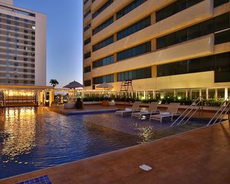 Transamerica Executive Campos dos Goytacazes - Campos dos Goytacazes - Piscine