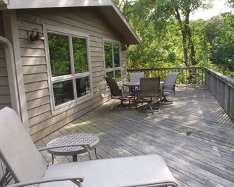Almost Heaven - Relaxing Getaway On Serene Rice Lake - Whitewater - Balcony