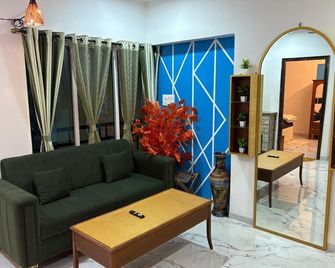 Modern 1bhk Retreat At Waroda Road, Bandra 203 - Mumbai - Wohnzimmer