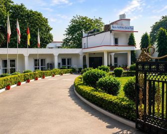 Hotel Ganesha - Khajurāho - Building