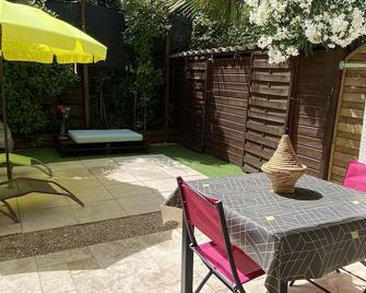 Apartment with garden and pool - Saint-Cyr-sur-Mer - Patio