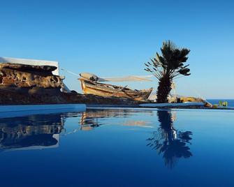 Onar Suites & Villas - Karavostasis - Pool