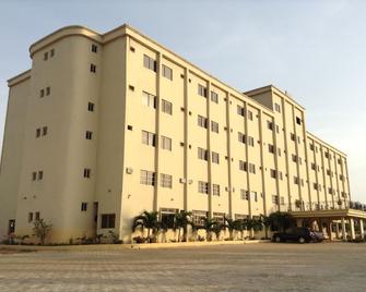 Pinnacle Hotels and Suites - Abakaliki - Edificio