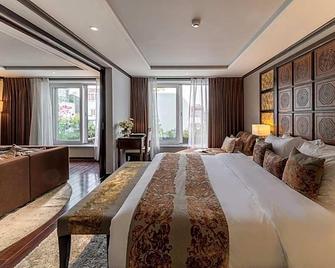Golden Lotus Luxury Hotel - Hanoi - Bedroom