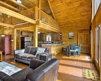 Cozy Winter Retreat: Great Location & Pet Friendly - New Market - Huiskamer