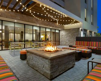 Home2 Suites by Hilton New Brunswick - New Brunswick - Budova