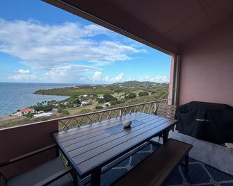 Perfect Island Getaway--amazing ocean views and refreshing pool at Coakley Bay! - Christiansted - Balcony