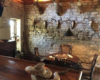 Tranquil ranch for up to 20 people, near San Antonio attractions! Premier Host! - Bulverde - Dining room