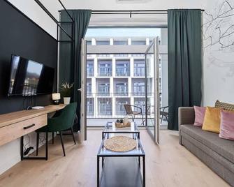 Airport Studio Zarembowicza by Noclegi Renters - Samotwór - Living room