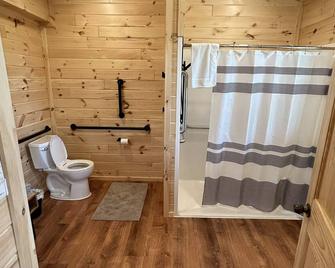 Quaint handicap accessible cabin- Perfect for a cozy getaway - Bancroft