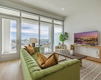 Marbella Lane - Sleek Corner Ocean View - Long Beach - Wohnzimmer