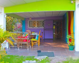 Acuarela Hostal - Río Hato - Innenhof