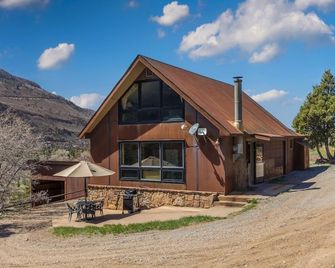 Rustic Cabin - Great Views - 4 miles from Downtown Ouray STR2025-067 - Ridgway - Edificio
