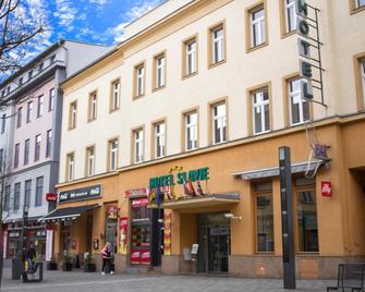 Hotel Slavie - Cheb - Building