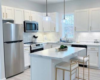 Cottage #2 at MeadowView! - Morehead