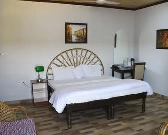 Kunjpur Guest House - Prayagraj - Bedroom