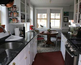 Waterview Cottage In Historic Bayside On Penobscot Bay - Northport - Kitchen