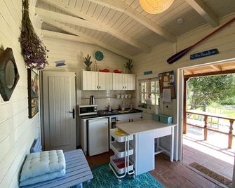 Rustic Cabin Tarifa 4 guests 5 minutes to beach - Tarifa - Kitchen