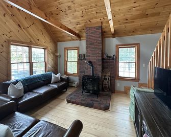 Cabin on the Lake - Harrison - Living room