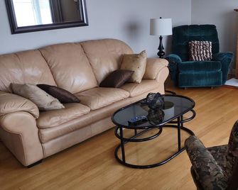 Complete House, Deck, Sunset, Water View (Cheticamp Harbour) - Cheticamp - Living room