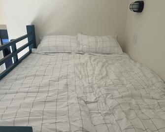 Family-sized townhome steps away from Apex Mountain Resort 35min from Penticton - Hedley - Bedroom