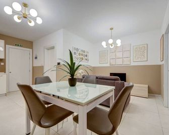 Bright & Airy 2BR home Close to Valletta & Sliema - Marsaskala - Jadalnia